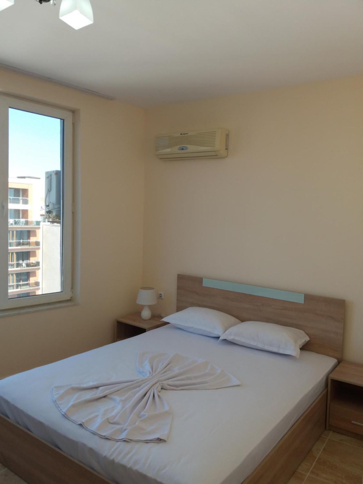 Golden Sea View Apartments Поморие Экстерьер фото