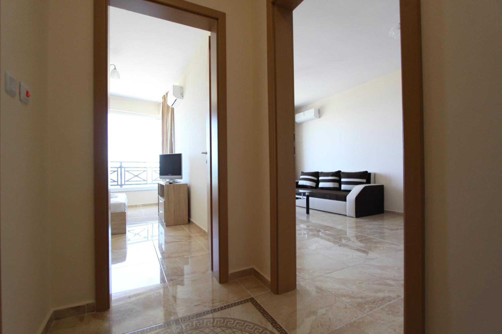 Golden Sea View Apartments Поморие Экстерьер фото