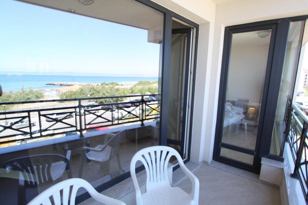 Golden Sea View Apartments Поморие Экстерьер фото
