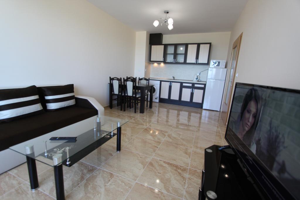 Golden Sea View Apartments Поморие Экстерьер фото