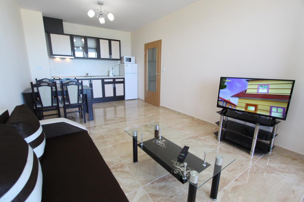 Golden Sea View Apartments Поморие Экстерьер фото