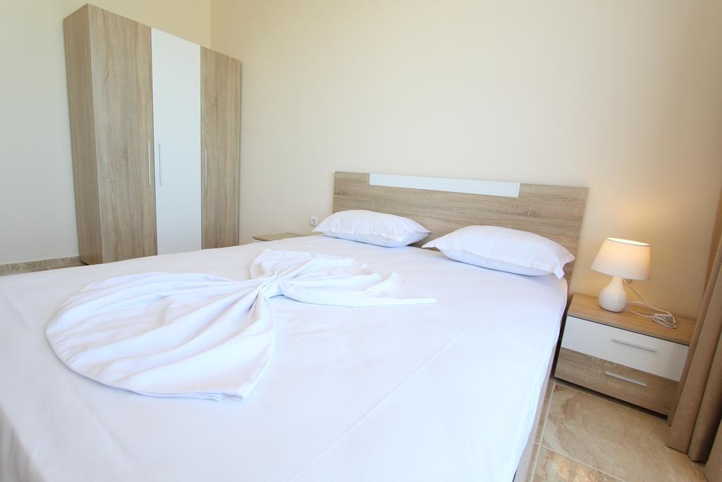 Golden Sea View Apartments Поморие Экстерьер фото