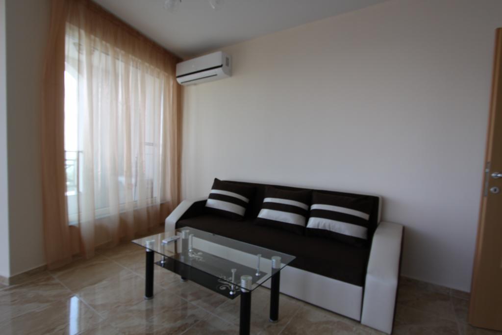 Golden Sea View Apartments Поморие Экстерьер фото