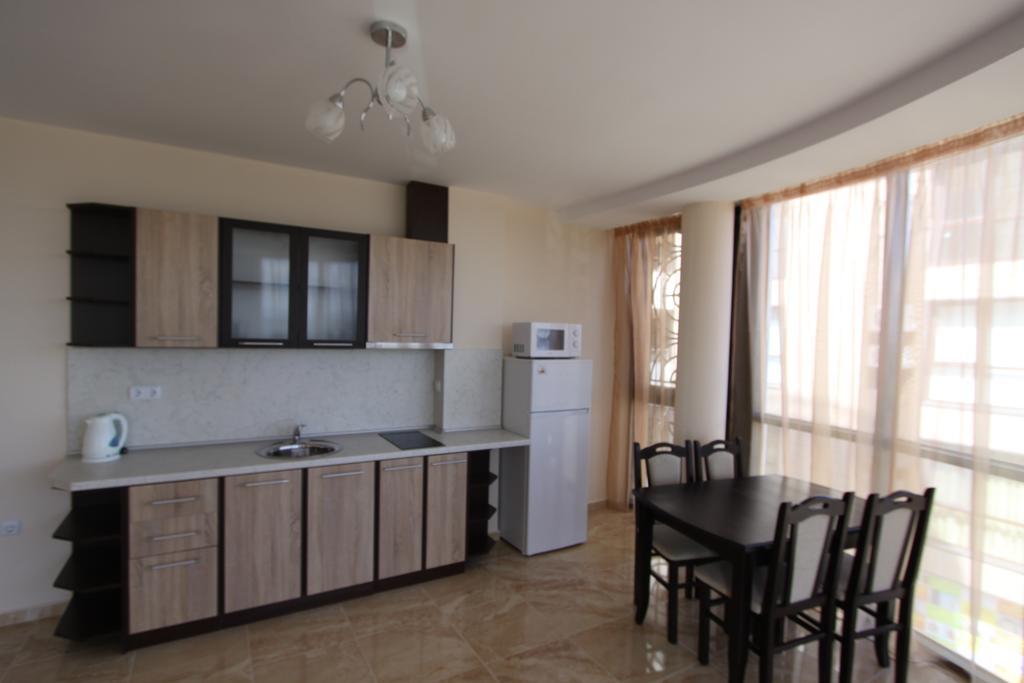 Golden Sea View Apartments Поморие Экстерьер фото