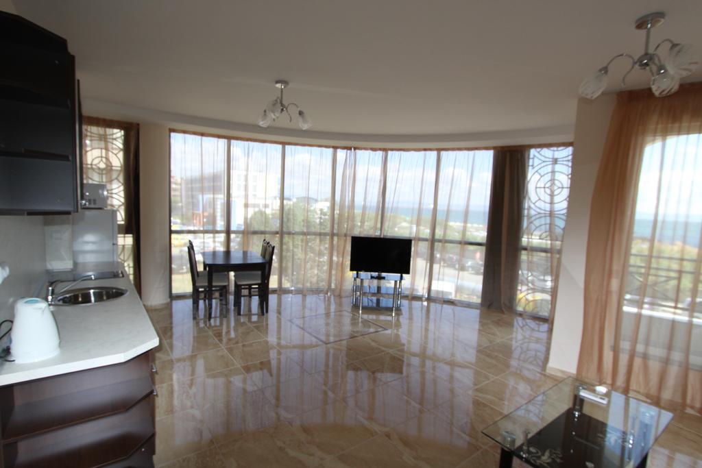 Golden Sea View Apartments Поморие Экстерьер фото