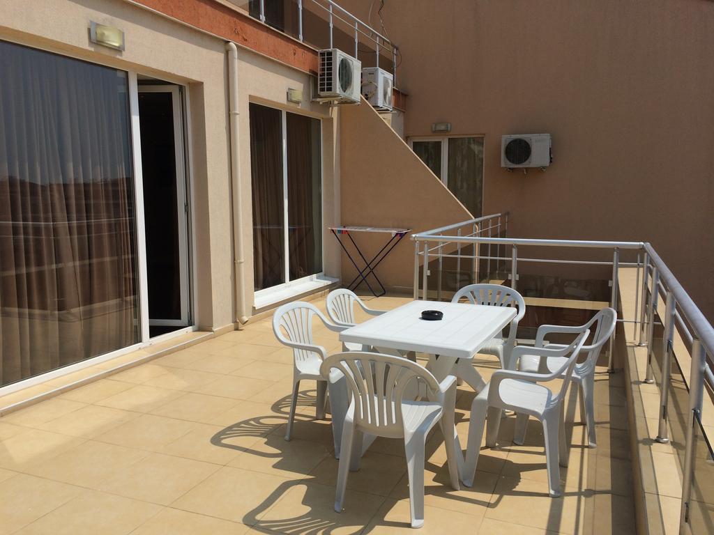 Golden Sea View Apartments Поморие Экстерьер фото