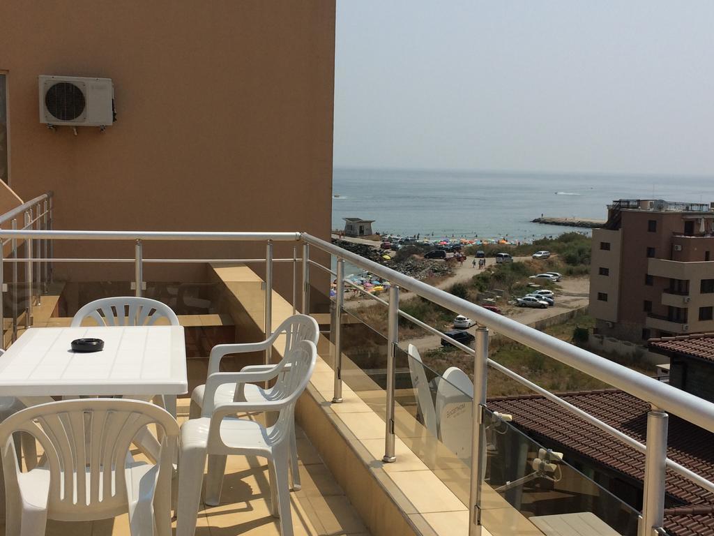 Golden Sea View Apartments Поморие Экстерьер фото
