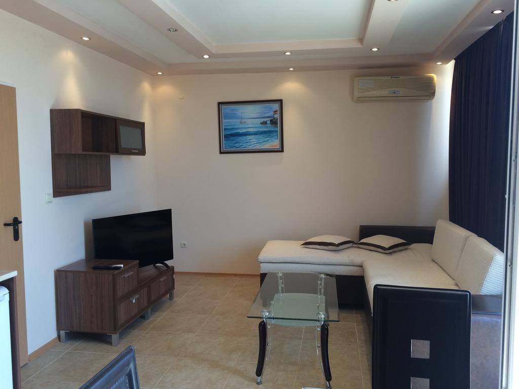 Golden Sea View Apartments Поморие Экстерьер фото