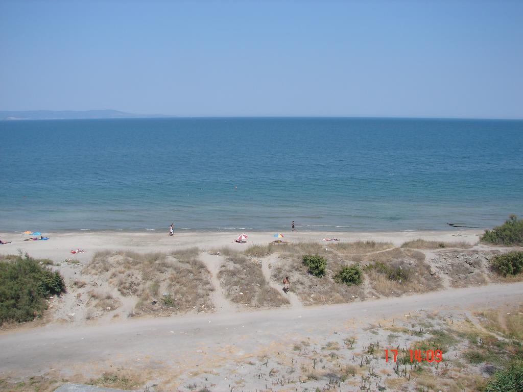 Golden Sea View Apartments Поморие Экстерьер фото