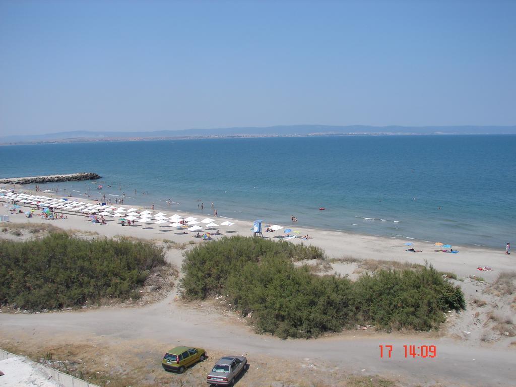 Golden Sea View Apartments Поморие Экстерьер фото