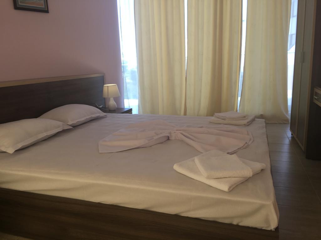 Golden Sea View Apartments Поморие Экстерьер фото