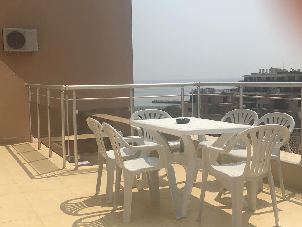 Golden Sea View Apartments Поморие Экстерьер фото