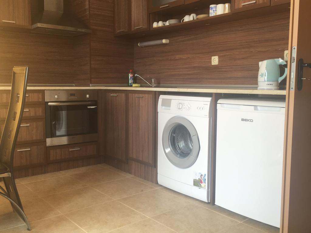 Golden Sea View Apartments Поморие Экстерьер фото
