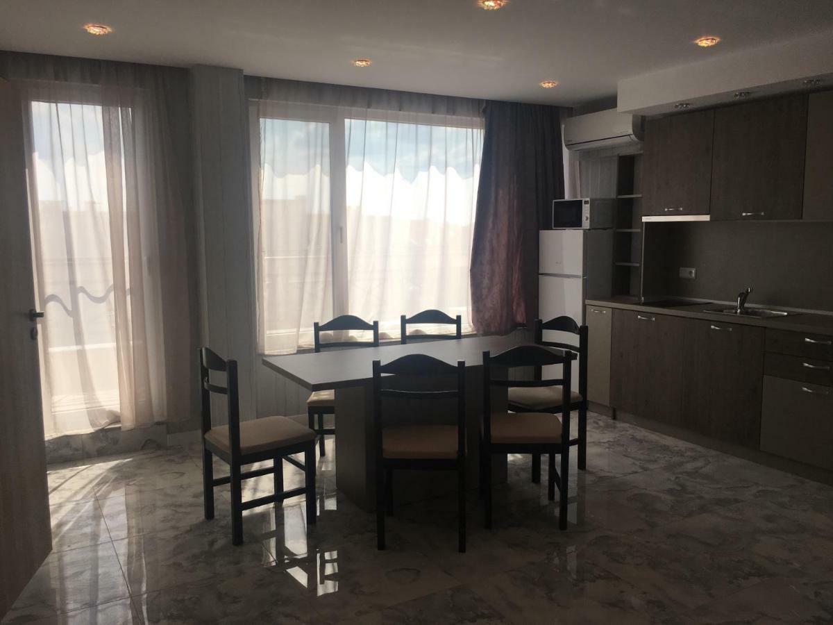 Golden Sea View Apartments Поморие Экстерьер фото